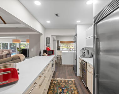 6106 Royal Poinciana Lane - Photo Thumbnail 8
