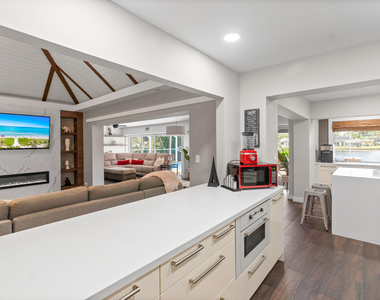 6106 Royal Poinciana Lane - Photo Thumbnail 7