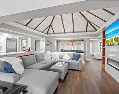 6106 Royal Poinciana Lane - Photo Thumbnail 4