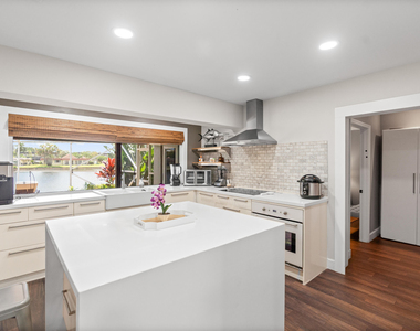 6106 Royal Poinciana Lane - Photo Thumbnail 10