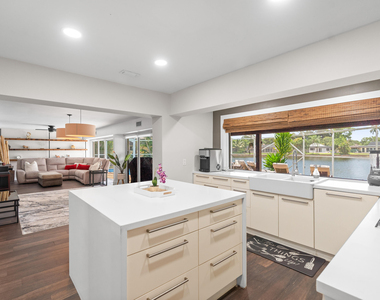 6106 Royal Poinciana Lane - Photo Thumbnail 12