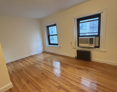 130 East 24th Street - Photo Thumbnail 2
