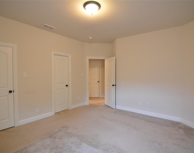 700 Addie Lane - Photo Thumbnail 23