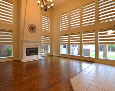 700 Addie Lane - Photo Thumbnail 4