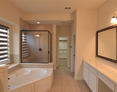 700 Addie Lane - Photo Thumbnail 13