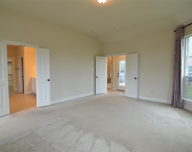 700 Addie Lane - Photo Thumbnail 12