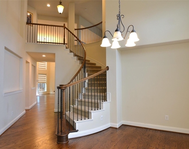 700 Addie Lane - Photo Thumbnail 3