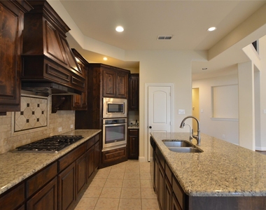 700 Addie Lane - Photo Thumbnail 9
