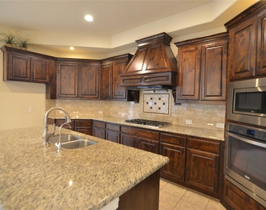 700 Addie Lane - Photo Thumbnail 10