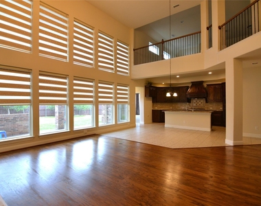 700 Addie Lane - Photo Thumbnail 5