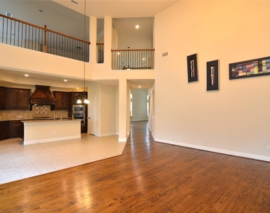 700 Addie Lane - Photo Thumbnail 6