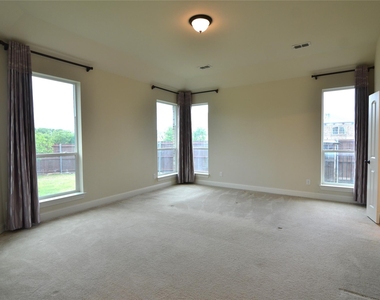 700 Addie Lane - Photo Thumbnail 11