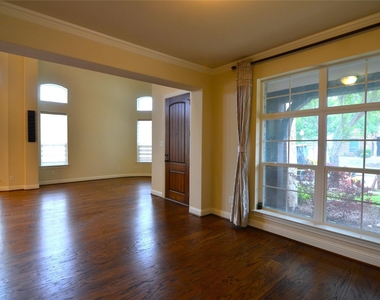 700 Addie Lane - Photo Thumbnail 2