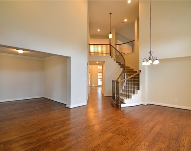 700 Addie Lane - Photo Thumbnail 1