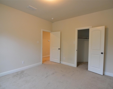 700 Addie Lane - Photo Thumbnail 25