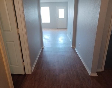 1025 Bainbridge Lane - Photo Thumbnail 2