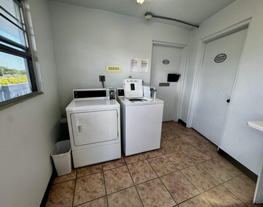 3058 Cambridge C - Photo Thumbnail 43