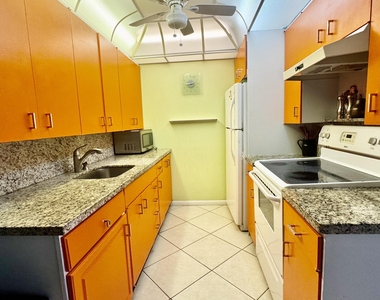 3058 Cambridge C - Photo Thumbnail 7