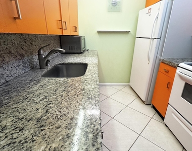 3058 Cambridge C - Photo Thumbnail 8
