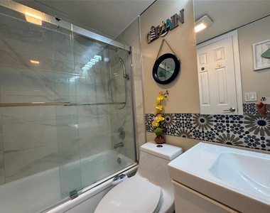 3058 Cambridge C - Photo Thumbnail 10