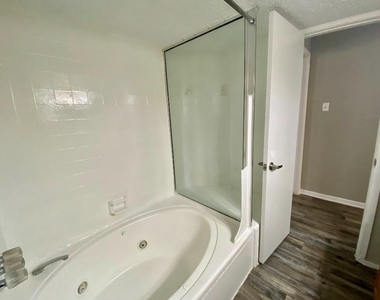 9823 Summerwood Circle - Photo Thumbnail 11