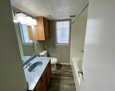 9823 Summerwood Circle - Photo Thumbnail 10