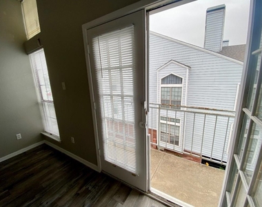 9823 Summerwood Circle - Photo Thumbnail 15