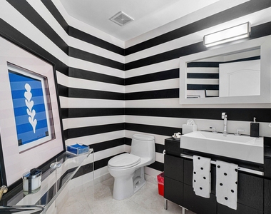 550 Se Mizner Boulevard - Photo Thumbnail 54