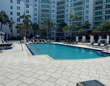 550 Se Mizner Boulevard - Photo Thumbnail 2