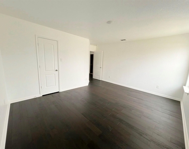 4405 Elderberry Street - Photo Thumbnail 14