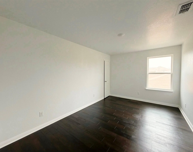 4405 Elderberry Street - Photo Thumbnail 15