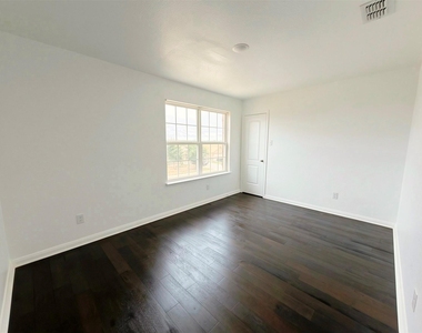 4405 Elderberry Street - Photo Thumbnail 16