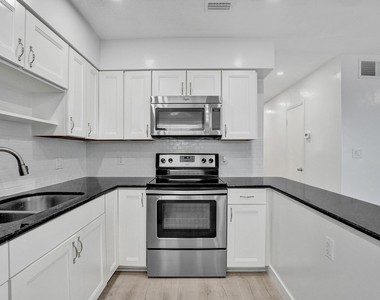 2862 Ne 32nd Street - Photo Thumbnail 4