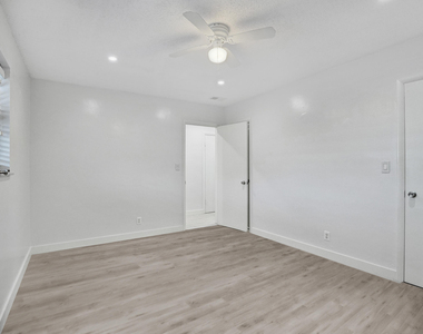 2862 Ne 32nd Street - Photo Thumbnail 15