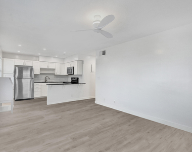 2862 Ne 32nd Street - Photo Thumbnail 1