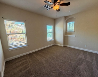 950 Brook Forest Lane - Photo Thumbnail 15