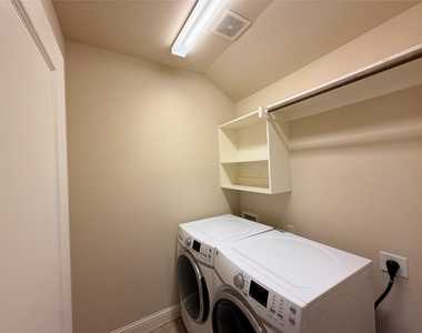 950 Brook Forest Lane - Photo Thumbnail 17