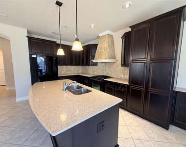950 Brook Forest Lane - Photo Thumbnail 8