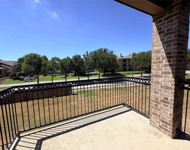950 Brook Forest Lane - Photo Thumbnail 13