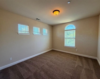 950 Brook Forest Lane - Photo Thumbnail 18