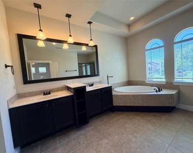 950 Brook Forest Lane - Photo Thumbnail 11