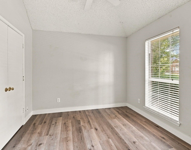 8201 Pacific Street - Photo Thumbnail 3