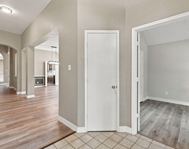 8201 Pacific Street - Photo Thumbnail 4