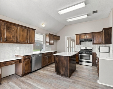 8201 Pacific Street - Photo Thumbnail 12