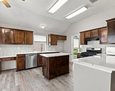 8201 Pacific Street - Photo Thumbnail 13