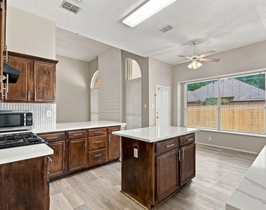 8201 Pacific Street - Photo Thumbnail 15