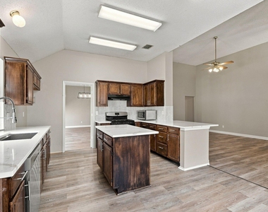 8201 Pacific Street - Photo Thumbnail 14