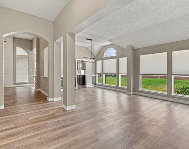 8201 Pacific Street - Photo Thumbnail 5