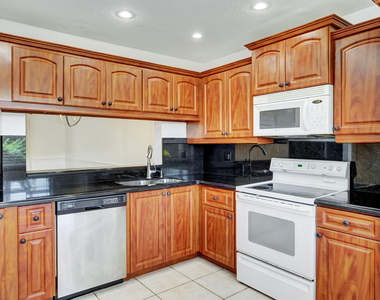 6372 Boca Circle - Photo Thumbnail 5