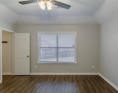 8915 Wild Rose Lane - Photo Thumbnail 17